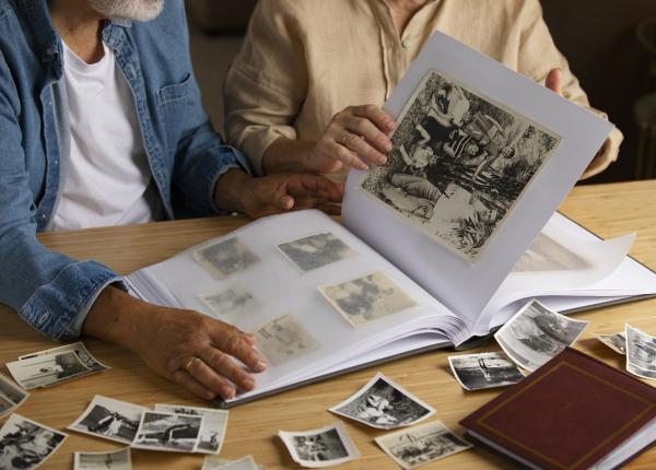 fotografiile efect terapeutic cum te ajuta sa te vindeci vizionarea unui album de familie