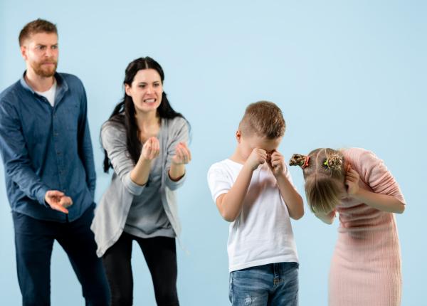 experientele parintilor traumele transgenerationale reactie in viitor