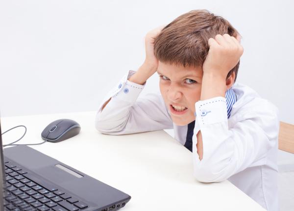 agresivitatea copiilor asociata cu fuga spre online dumitru