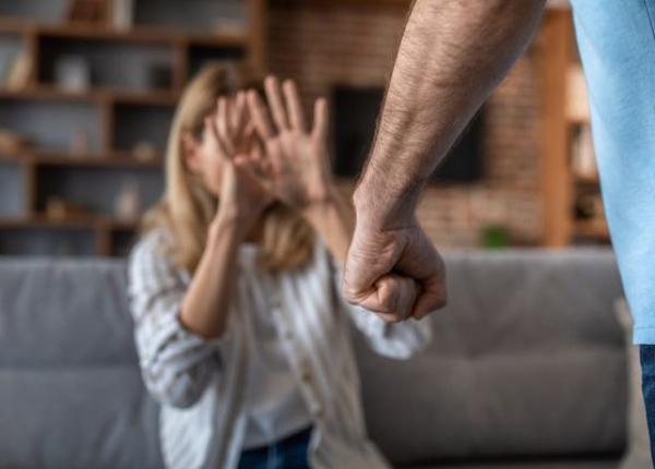 violenta modul de educare al copiilor adultii de astazi leca