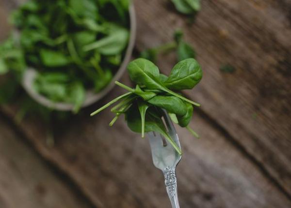 spanacul si nucile benefice creierului