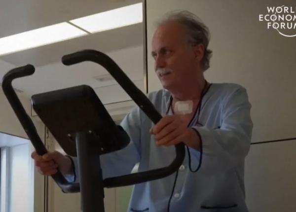 robot cu 4 brate primul transplant de plamani pacient fibroza pulmonara