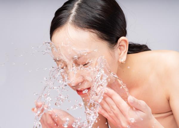 de ce sa nu te speli pe fata cu apa