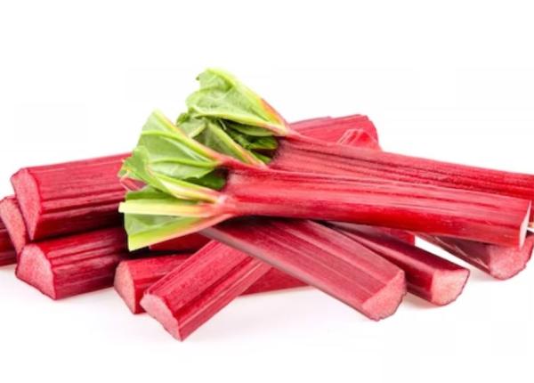 rubarba planta care accelereaza vindecarea ranilor dar prezinta riscul de formare a pietrelor