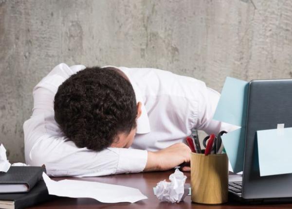 somnolenta excesiva din timpul zilei tratata cu un medicament banal