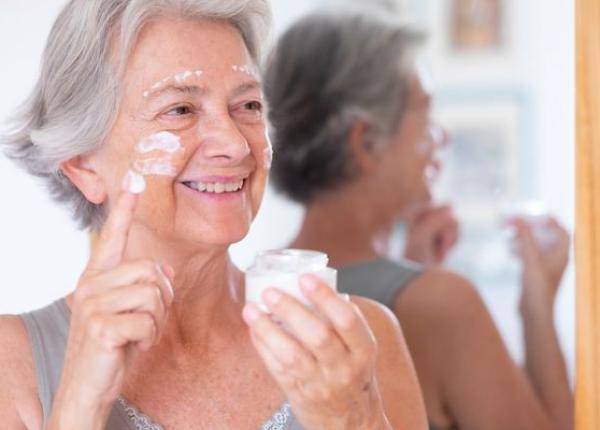 ingrijirea pielii la menopauza rutina si ingredientele magice
