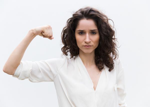 emily ratajkowski este o greseala sa faci de rusine o tanara femeie pentru ca poarta o rochie stramta