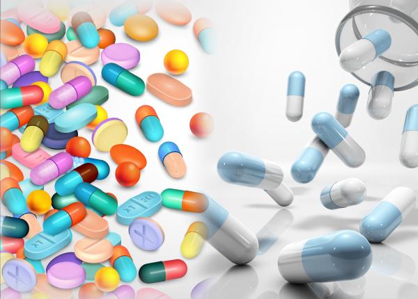 918 zile ii ia unui nou medicament sa ajunga la pacientii din romania bianchi atat asteapta un bolnav care stie ca aia e salvarea lui balet intre ministerul sanatatii finantelor si cnas