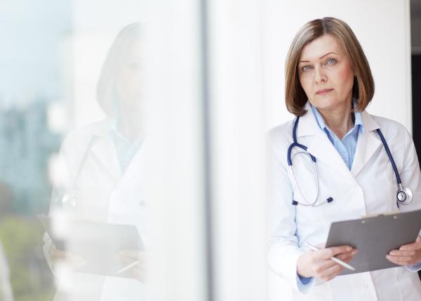 georgiana manaila medic roman desfiinteaza mitul ca dincolo e mai bine daca te vezi medic pe viata ramai in romania castigam mai putin si munceam mai mult