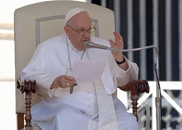 papa francisc operat de urgenta