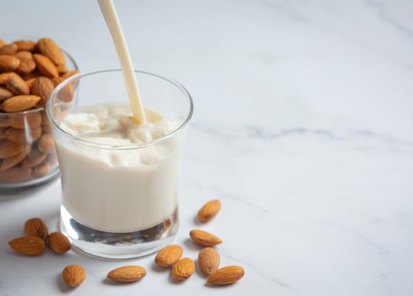 iaurtul vegetal alternativa sanatoasa pentru cei cu intoleranta la lactoza iaurtul vegetal alternativa sanatoasa pentru cei cu intoleranta la lactoza