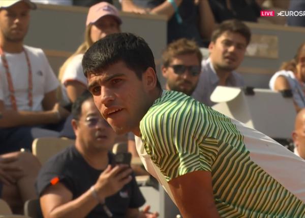 carlos alcaraz invins de crampele musculare la roland garros