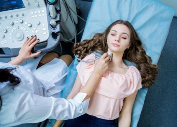 bolile tiroidiene cauze simptome si tratament hipotiroidismul mai frecvent la femei poiana