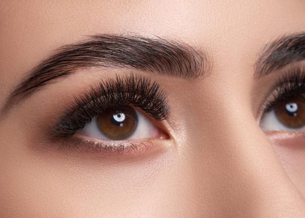 trucul pe care orice fata trebuie sa il stie gene lungi dese vaselina