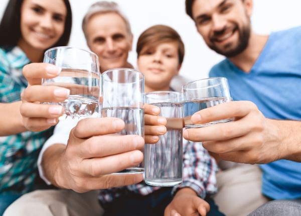 de ce sa bei 2l de apa in fiecare zi ce boli poate preveni consumul de apa