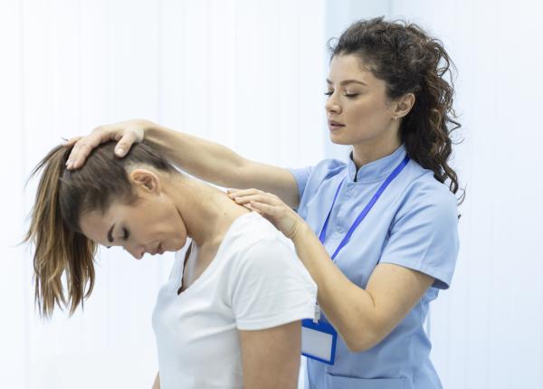 spondiloza cervicala simptome si cauze