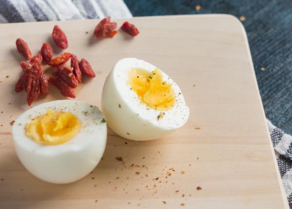 ou in cuib de sunca si cascaval reteta