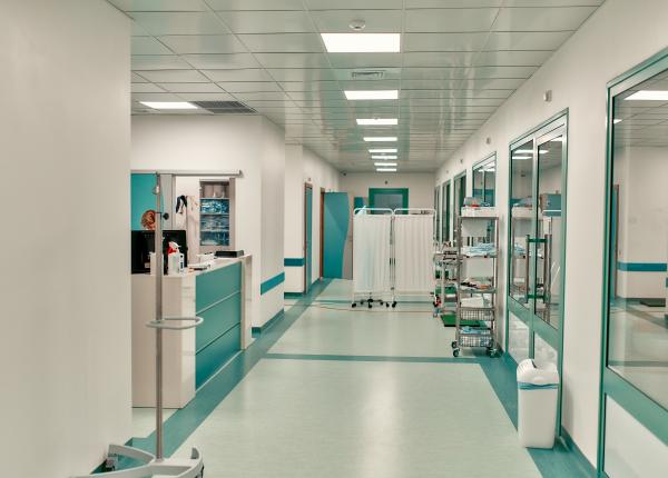 de ce albastrul sau verdele predomina in spitale