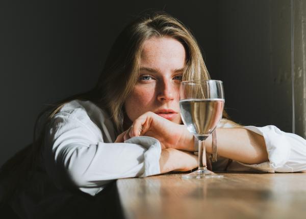 cel mai prost obicei de a bea iti imbatraneste creierul mai repede