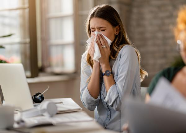 de ce ne oprim din stranutat ce semnale