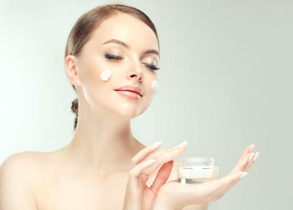 care este diferenta dintre cremele de zi si cele de noapte