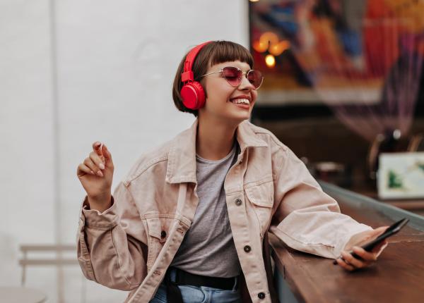 ce se intampla daca asculti muzica la casti