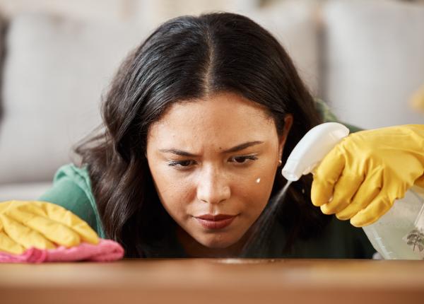 stiai ca celulele moarte ale pielii sunt aproape 50prc din praful pe care il stergi de pe mobila de ce mor celulele pielii si cum ajung pe mobila