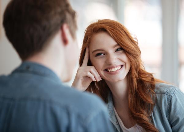 de ce sa te uiti in ochii omului cu care vorbesti