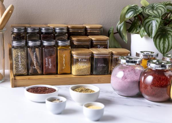 cat rezista condimentele in camara ta