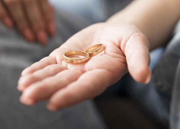 ce se intampla daca porti verigheta zilnic