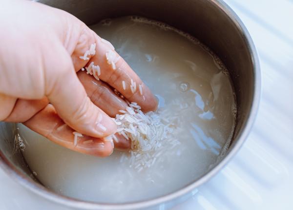 de ce trebuie sa speli orezul inainte de a l gati