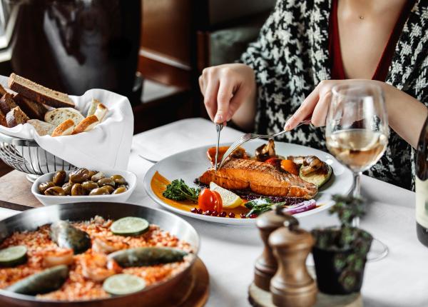 ce se intampla daca mananci zilnic la restaurant