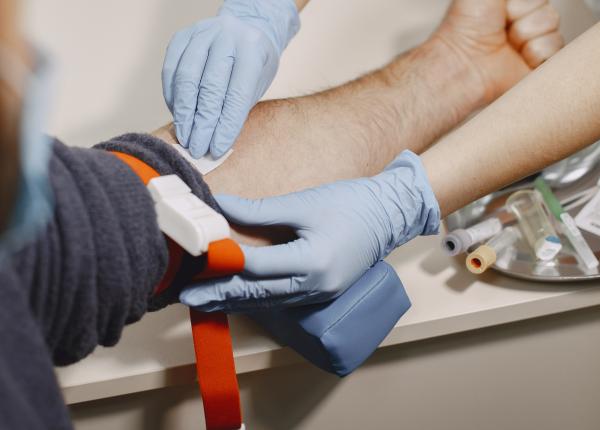 boala grava descoperita de romani cand au mers sa doneze sange