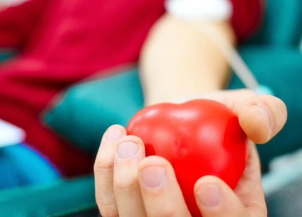 cum ajung pungile cu sange la spitale