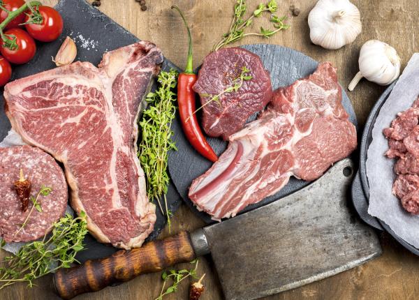 ce se intampla daca mananci carne cruda