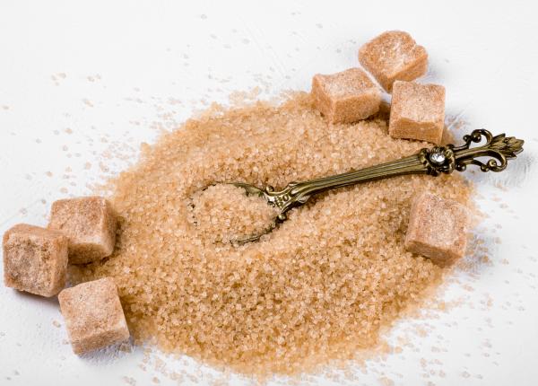 zaharul brun este similar cu zaharul alb