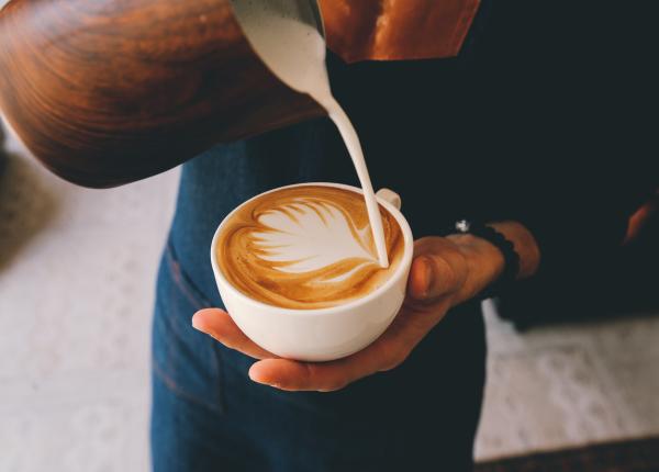 de ce sa nu bei cafea imediat ce te trezesti