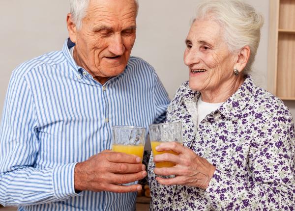 cafeaua si ceaiul cele doua bauturi care reduc fragilitatea in cazul varstnicilor