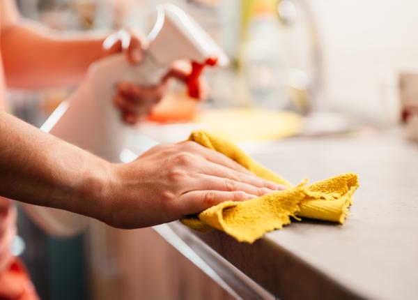 cat de des ar trebui spalate prosoapele de bucatarie