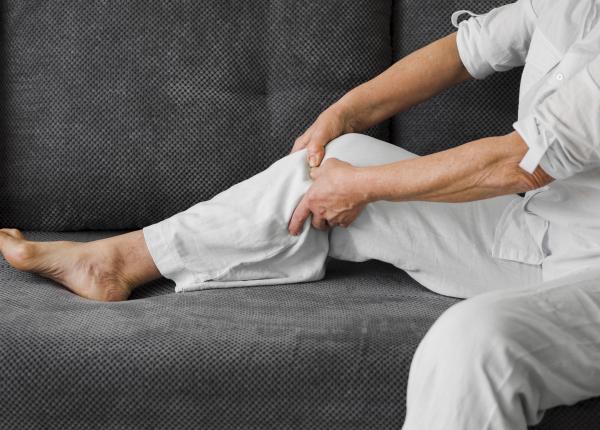 de ce ne trosnesc oasele crepitus