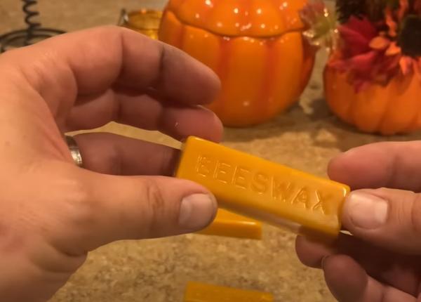 ceara de albine ingredientul din lumanari