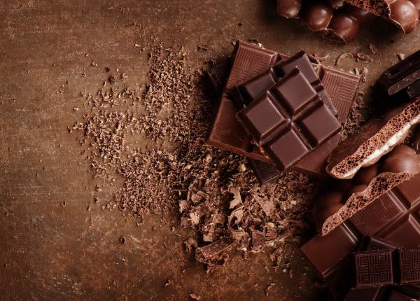 ciocolata neagra ne face mai fericiti
