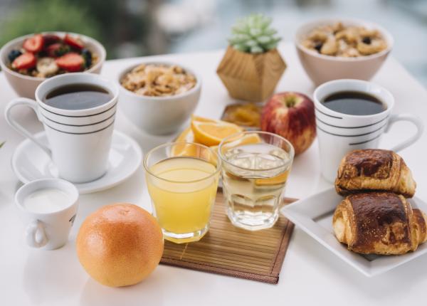 cele doua bauturi sanatoase care distrug creierul cafeaua si sucurile de fructe