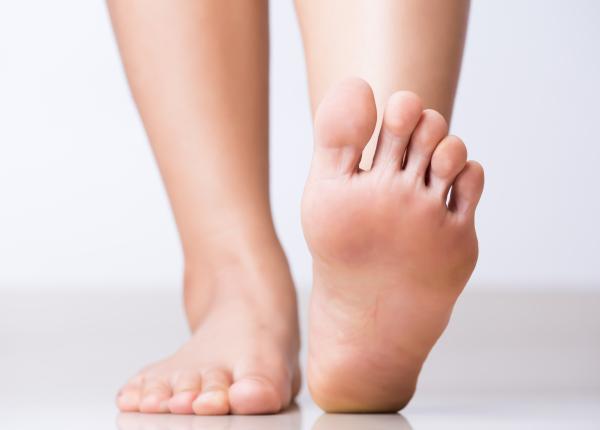 piciorul plat greseala pe care o faci zilnic mai ales daca ai cateva kilograme in plus piciorul plat greseala pe care o faci zilnic mai ales daca ai cateva kilograme in plus