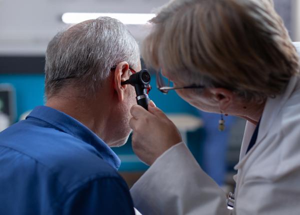 cancerul de ureche cauze simptome tratament