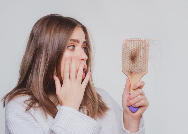 obiceiul care duce la caderea parului