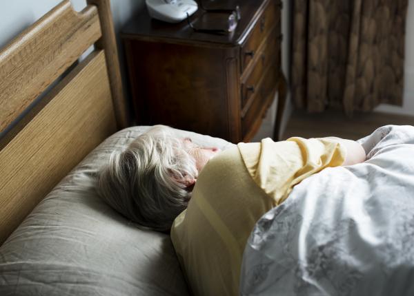 cea mai buna pozitie de somn pentru creier