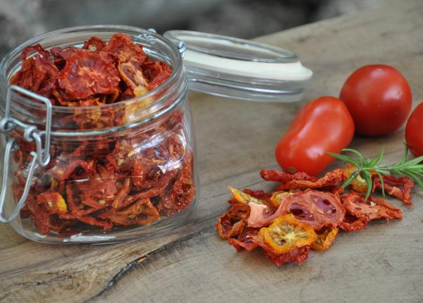 de ce sa incluzi rosiile uscate in dieta ta