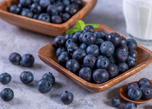 de ce sunt unele fructe albastre