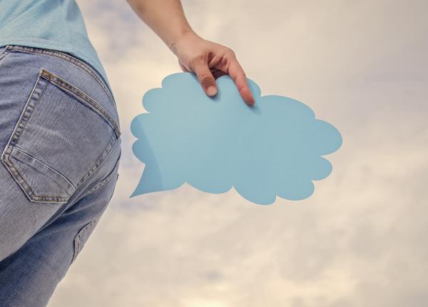 ce se intampla daca iti mirosi propriile flatulente